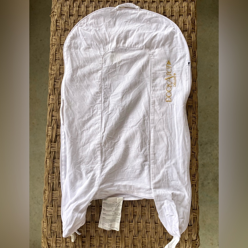 NWOT: DockATot Deluxe+ Cover in White